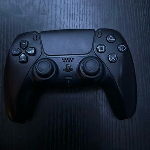 ps5 controller used a couple times stopped playing video games